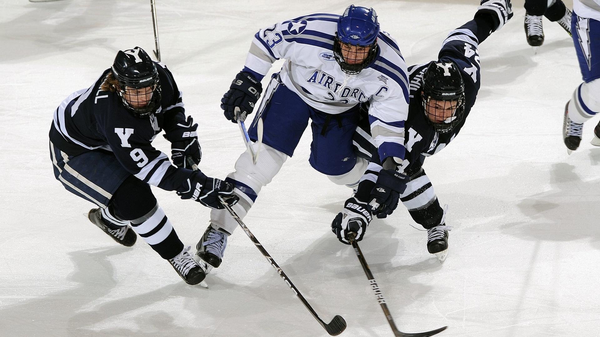 俱乐部举行内部观摩赛,教练组检验试验性战术